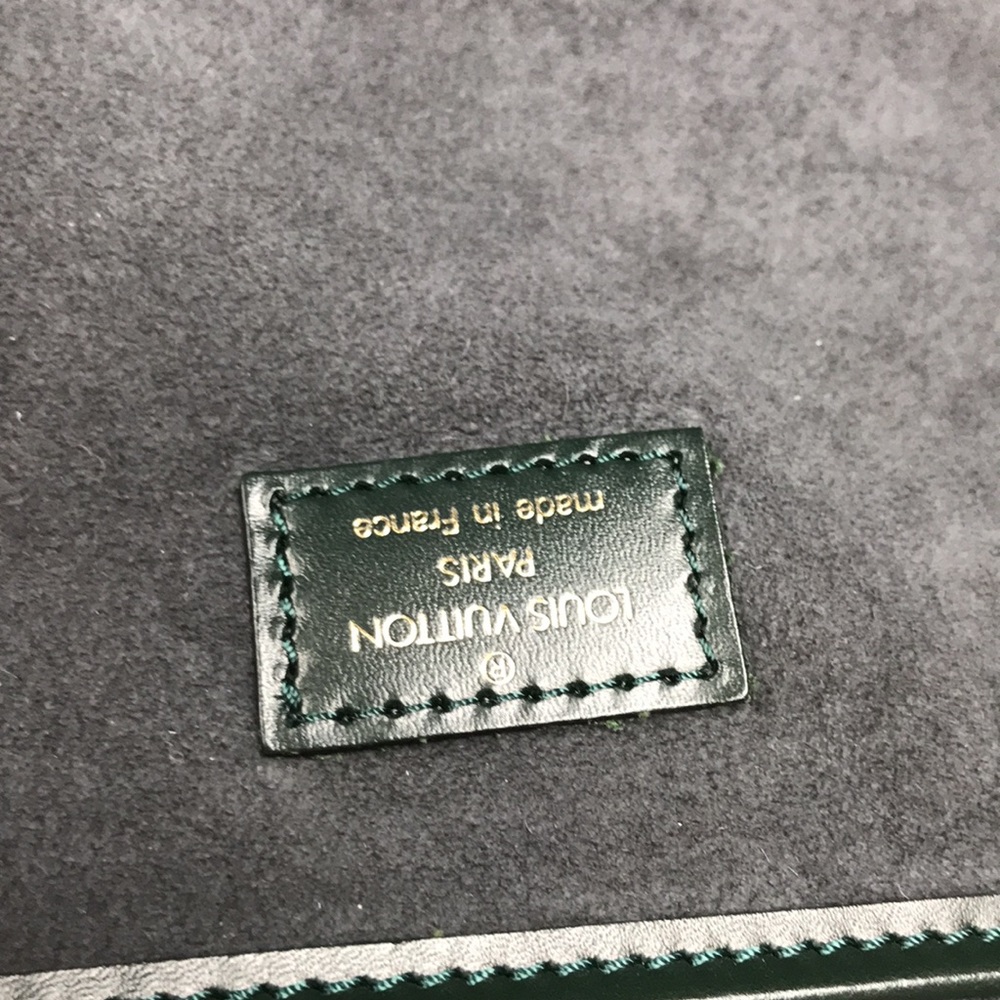 LOUIS VUITTON  HELANGA TAIGA GRN  BI 0944 ‼️FINAL SALE‼️ - Picture 8 of 10